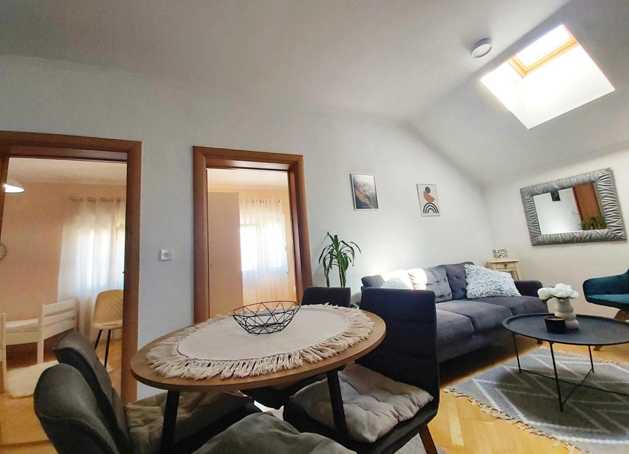 Zara Apartment With Terrace Near Old Town โมสตาร์ ภายนอก รูปภาพ