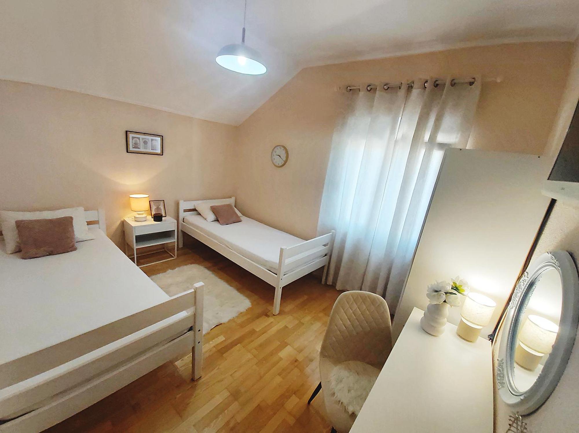 Zara Apartment With Terrace Near Old Town โมสตาร์ ภายนอก รูปภาพ