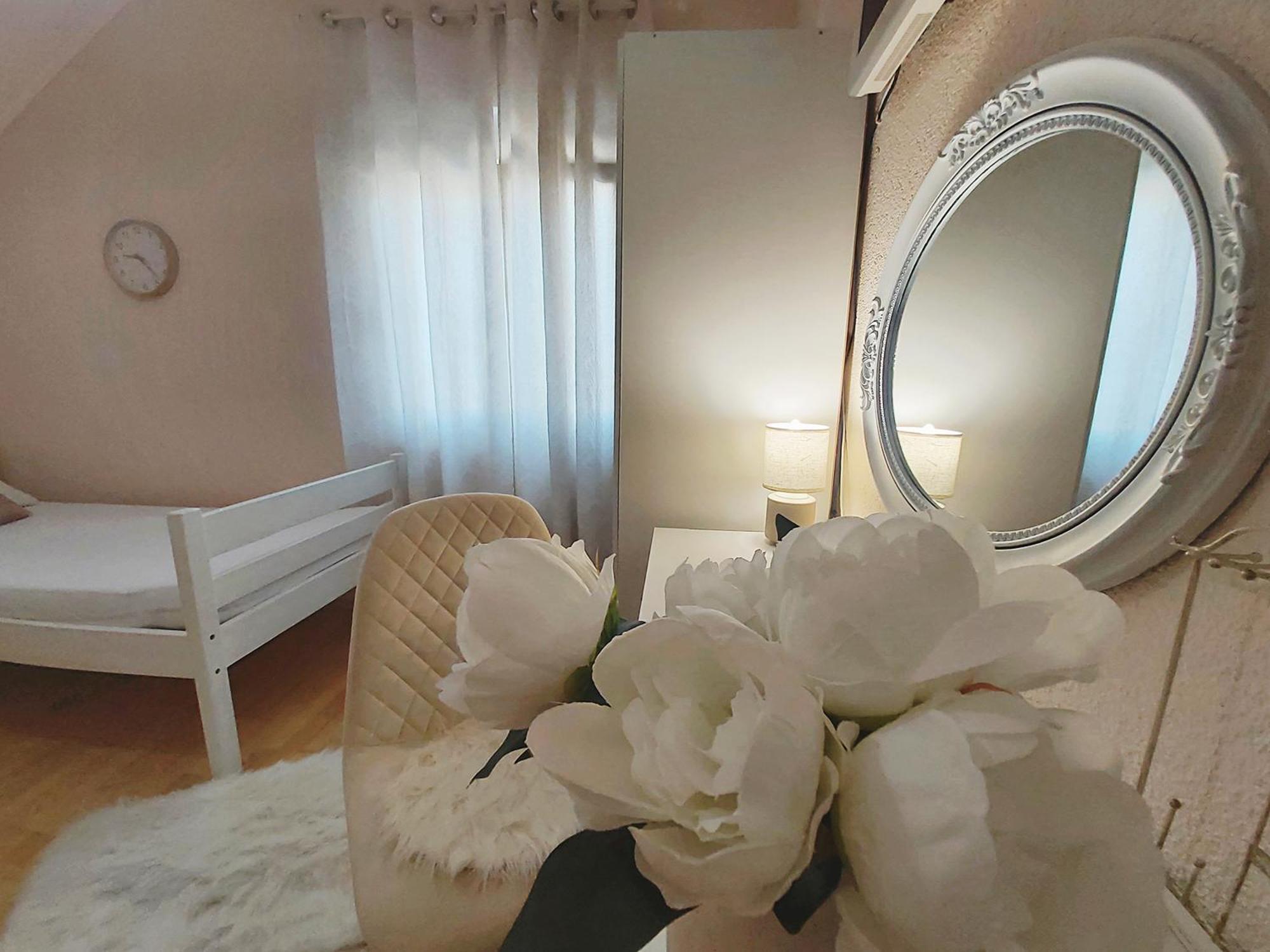 Zara Apartment With Terrace Near Old Town โมสตาร์ ภายนอก รูปภาพ