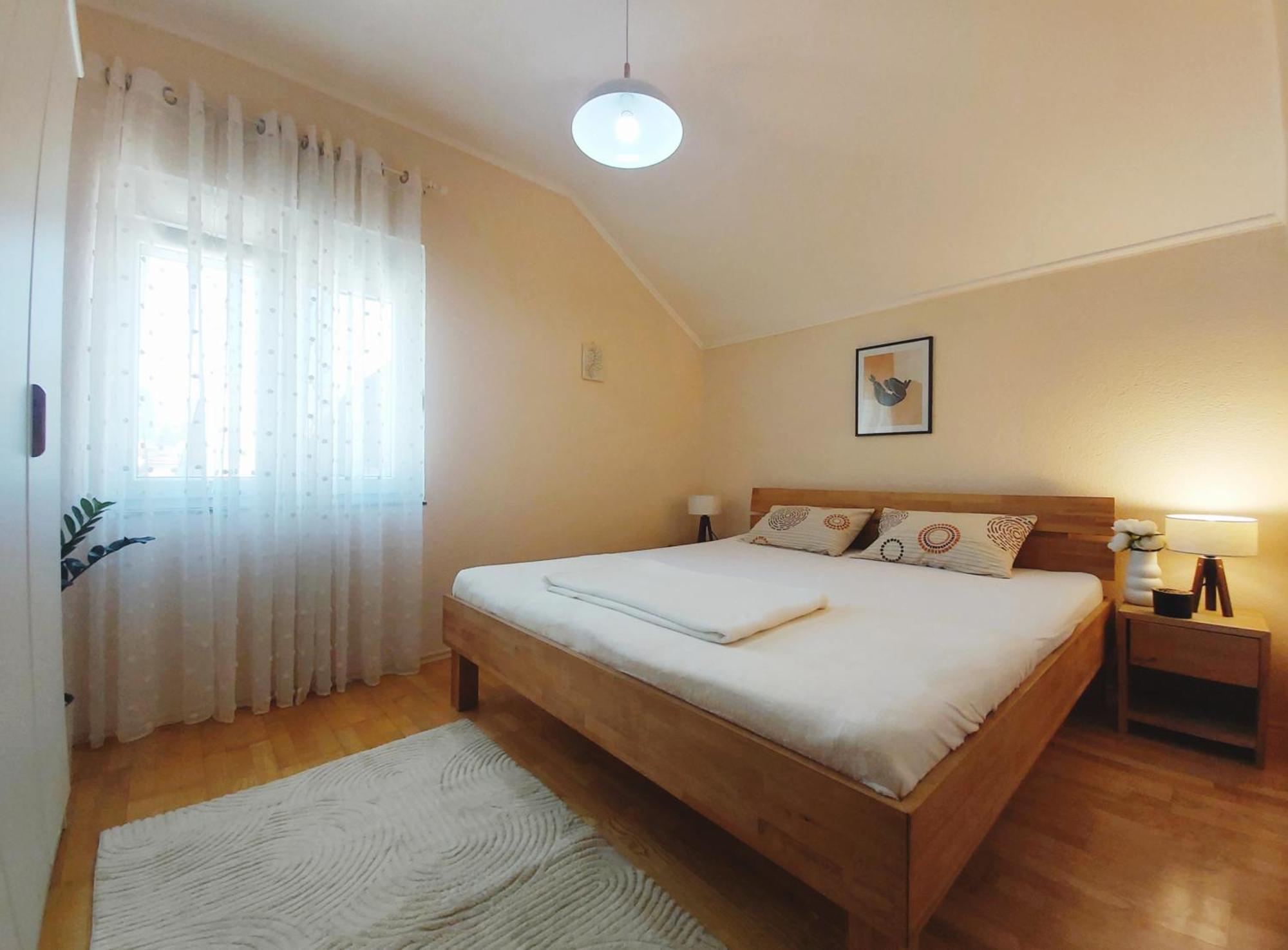 Zara Apartment With Terrace Near Old Town โมสตาร์ ภายนอก รูปภาพ